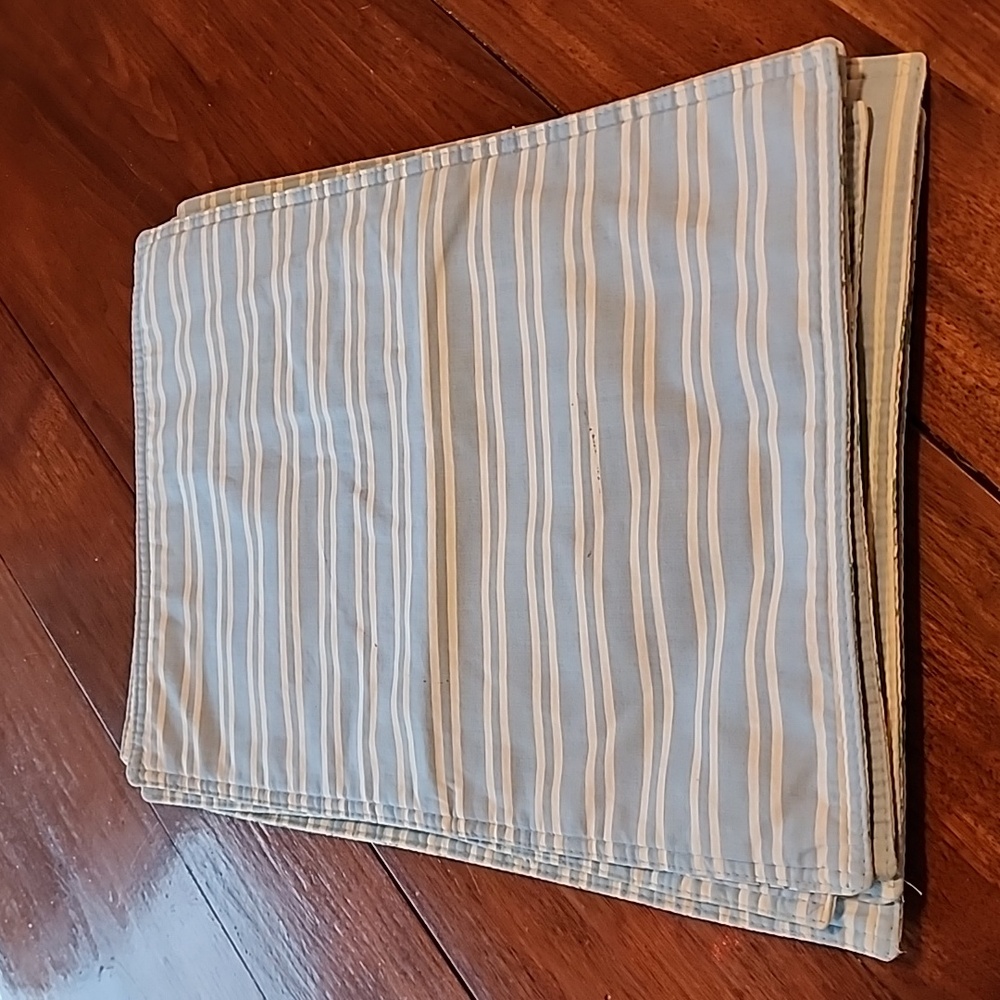Table linens - Picture 2 of 2